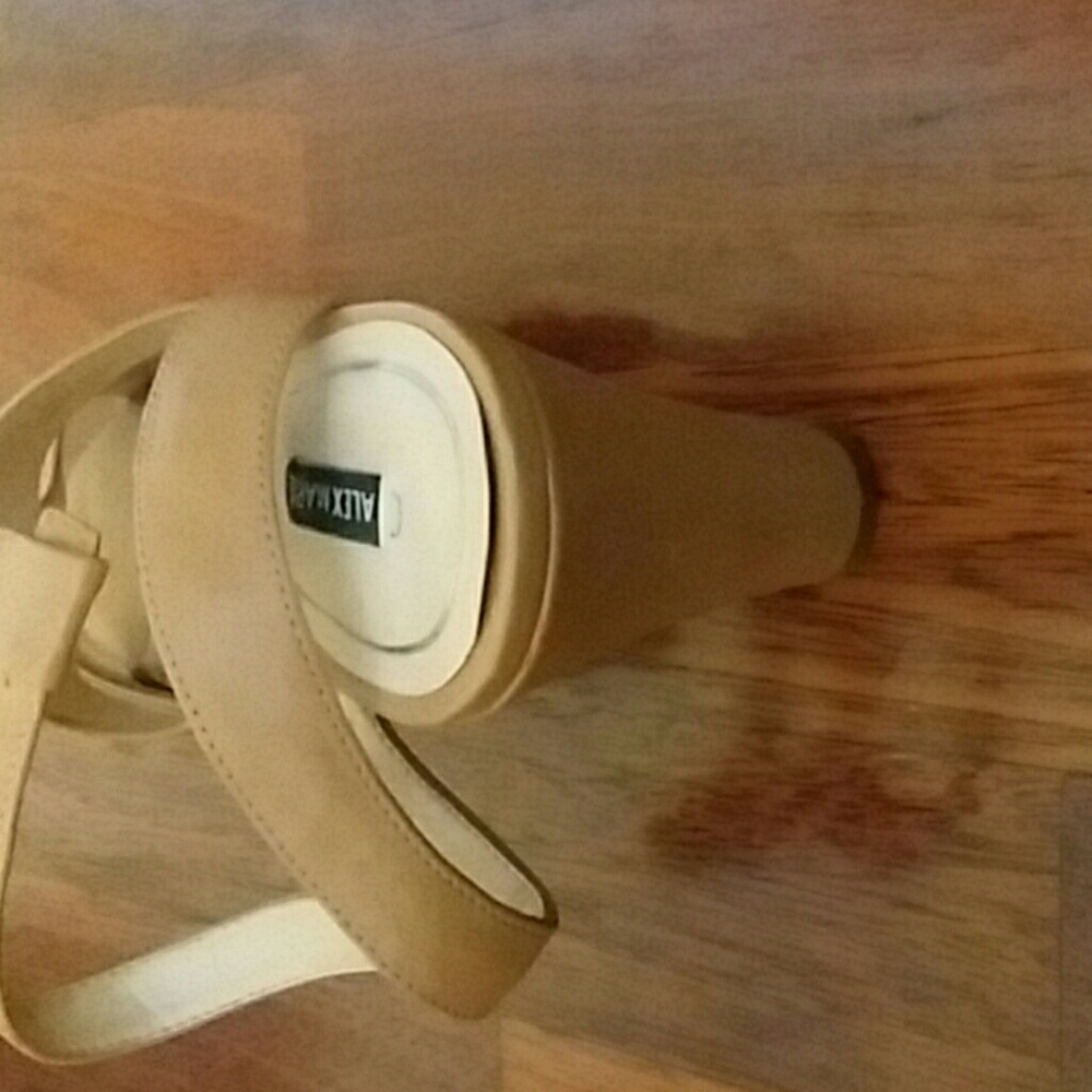 Shoes - Picture 5 of 6